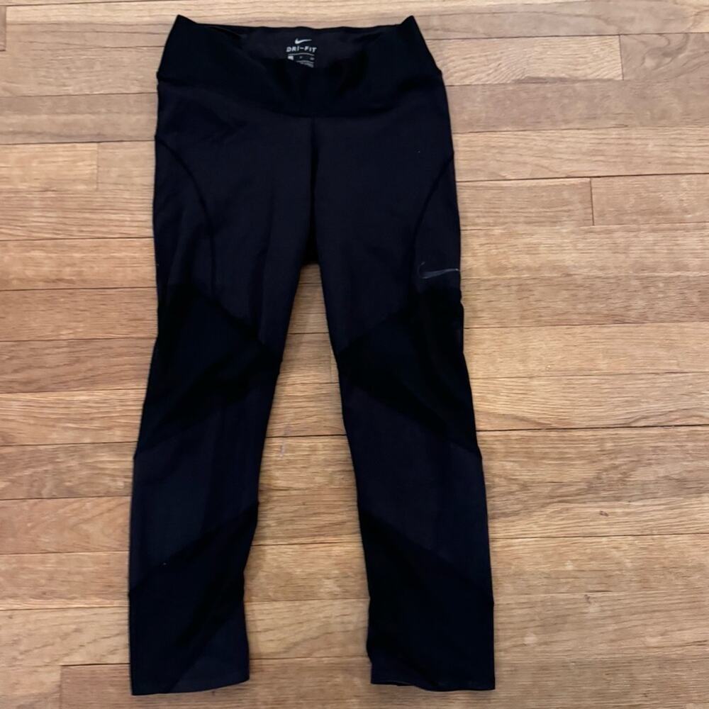 Nike Women's Black Dri-FIT Mesh Panel Cropped Leggings - Size S
 b89